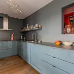 Veeve - Florentine Gaze